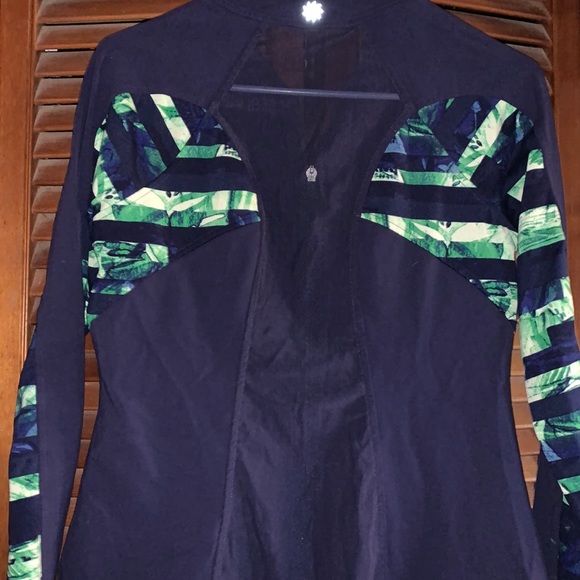 Athleta Dark Blue & Green Mesh Full Tilt Zip up Jacket Small - Picture 4 of 10